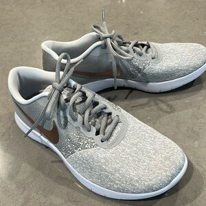 Nike Womens Flex Contact Sneakers, Size 9, NIB